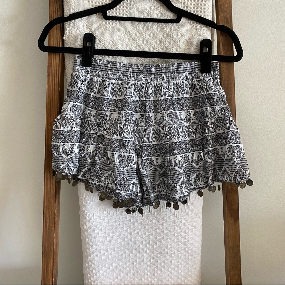 NWOT Millau from LF black & white boho print coin detailed soft shorts